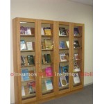 Estante de Madera con Puertas